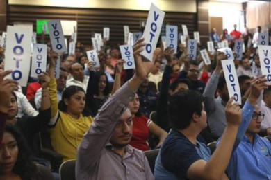 Rompen la cadena de la sumisi&oacute;n al gobierno, los universitarios