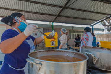 Diario se entrega alimentos en comedores comunitarios