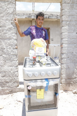 DIF estatal no solo entrega alimentos, sino refrigeradores y estufas