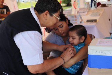 Salud de Nayarit tiene vacunas para menores y adultos mayores