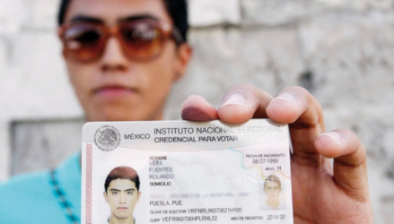 INE analiza que sigan siendo v&aacute;lidas credenciales para votar que perdieron vigencia