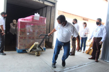 En despensas familiares entregar&aacute; DIF estatal once toneladas de alimentos donadas