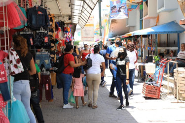 Encuentran comercios sin permiso sanitario para abrir