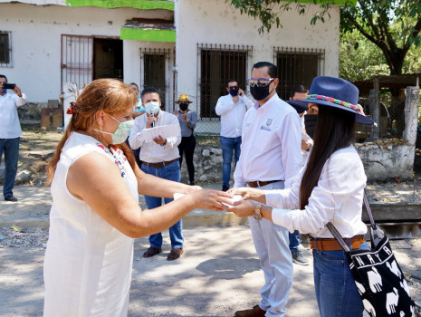 A fondo perdido, gobierno en apoyo entrega dinero a restauranteros de San Blas