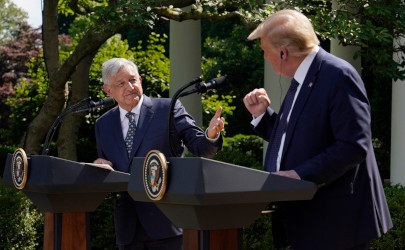 AMLO se alinea hacia el capitalismo-global-transnacional