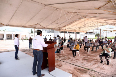 Al gobernador Echevarr&iacute;a le encanta dar buenos resultados