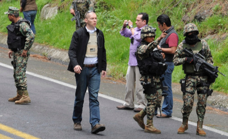 AMLO somete a los esp&iacute;as extranjeros y oficializa el espionaje