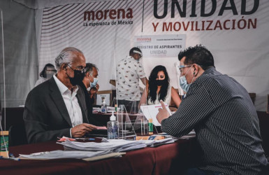 Palacio Nacional y los candidatos a gobernador de MORENA