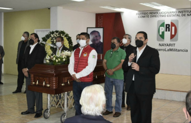 PRI Nayarit, rinde homenaje al que fuera su presidente: Dr. Lucas Vallarta Robles