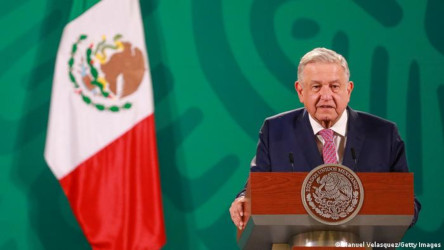 Reapareci&oacute; AMLO en sus ma&ntilde;aneras sin cubre-bocas