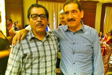 &iexcl;Somos muchos, m&aacute;s de cien!