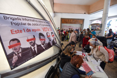 Personas de la tercera edad, la mayor&iacute;a de los votantes este 1 de agosto