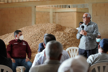 Promueve gobernador Navarro la agroindustria