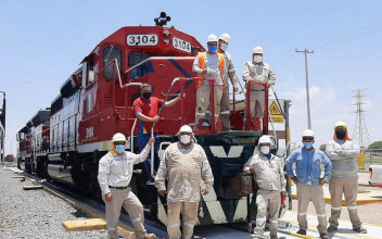 La psic&oacute;loga y el rielero