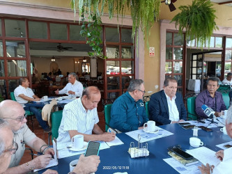 El Magistrado Presidente del TSJEN, Ismael Gonz&aacute;lez Parra, con la UCAN