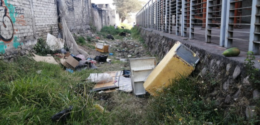 Ante cercan&iacute;a de lluvias, recomiendan tirar basura en alcantarillas