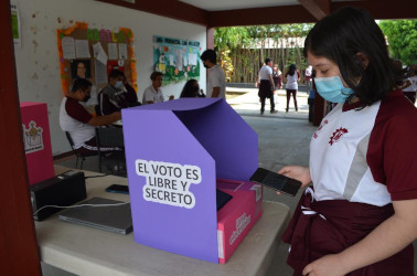 Por primera vez se utiliza en Nayarit urna electr&oacute;nica 
