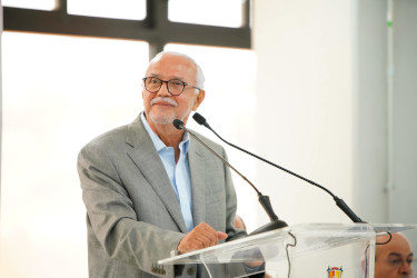 Ley laboral a debate, dispone el gobernador Navarro