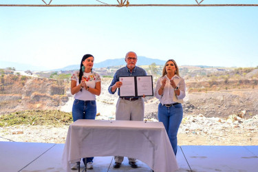 Firma gobernador decreto para la preservaci&oacute;n del cerro San Juan.
