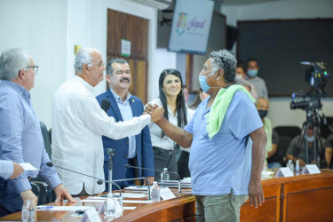 Intenta gobierno acabar con monopolio de permisos en transporte p&uacute;blico