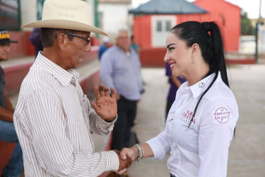 Familias de Borboll&oacute;n recibieron a Alba Cristal 
