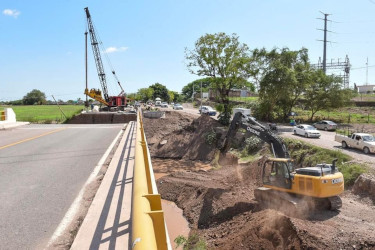 Reconstruyen el puente de Pe&ntilde;as