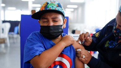 Dio inicio la vacunaci&oacute;n entre menores de edad