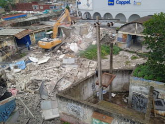 Solo hubo de dos sopas: te quitas o te quito