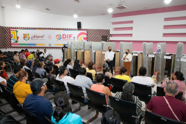 Afectados por lluvias reciben como apoyo enseres dom&eacute;sticos