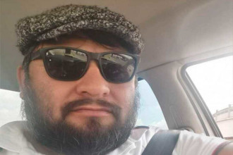 Hacer la mosca chillar a como d&eacute; lugar; pero que chille