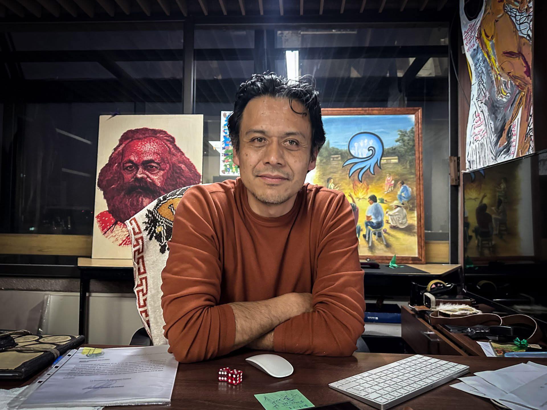 Burlas infundadas hacia el hoy exdirector General de Materiales Educativos