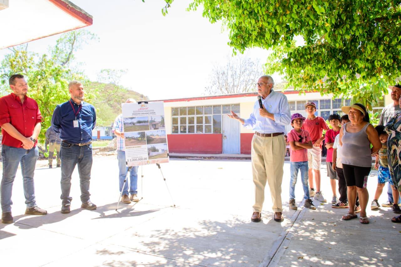 Navarro Quintero impulsa mejoras en primaria Emiliano Zapata de Tecuala